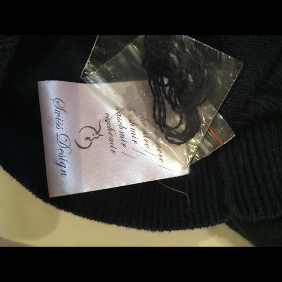 FTC 100% Cashmere V-neck Pullover - Picture 5 of 5